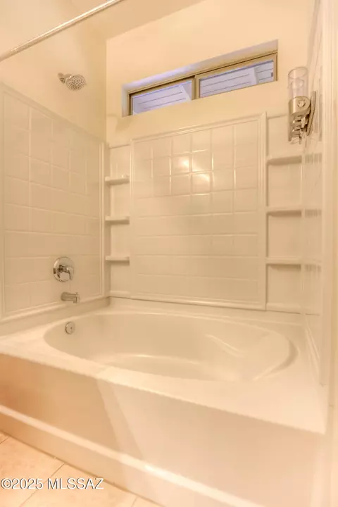 Bath - 4113 E Stony Meadow Dr, Tucson, AZ 85756 photo 2 of 3