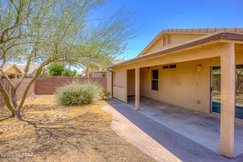 Exterior - 4113 E Stony Meadow Dr, Tucson, AZ 85756 photo 5 of 9