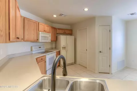 Kitchen - 4113 E Stony Meadow Dr, Tucson, AZ 85756 photo 1 of 3