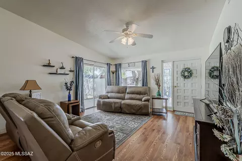 Living - 218 E 5th Pl, San Manuel, AZ 85631 photo 2 of 7