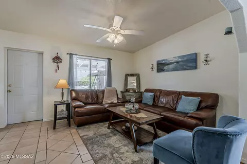 Living - 218 E 5th Pl, San Manuel, AZ 85631 photo 1 of 7