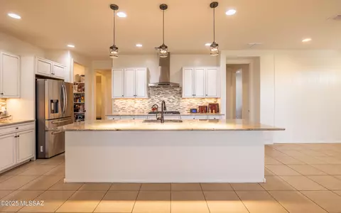 9950 E Camelback Trl, Tucson, AZ 85747