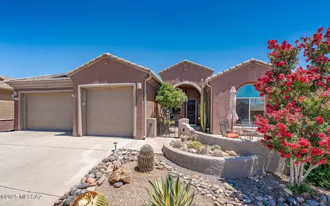 2048 W Cactus Run Dr, Green Valley, AZ 85622