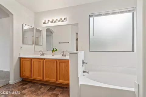 Bath - 8637 E Dunbar Way, Tucson, AZ 85747 photo 2 of 3