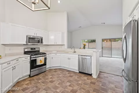 Kitchen - 8637 E Dunbar Way, Tucson, AZ 85747 photo 1 of 3