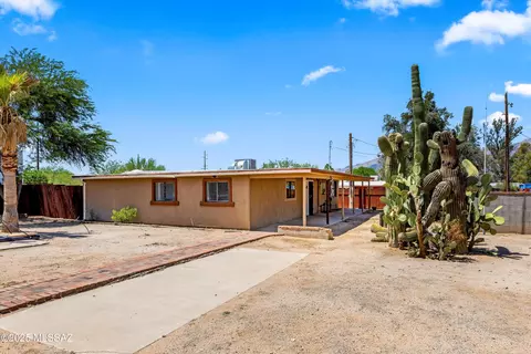 3115 E Greenlee Rd, Tucson, AZ 85716