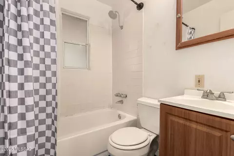 Bath - 5656 E Mabel St, Tucson, AZ 85712 photo 1 of 3