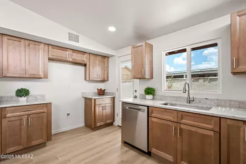 6955 E Julia St, Tucson, AZ 85710 photo 17