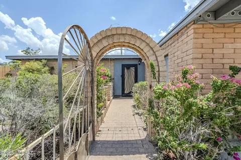 3033 W Treeline Dr, Tucson, AZ 85741