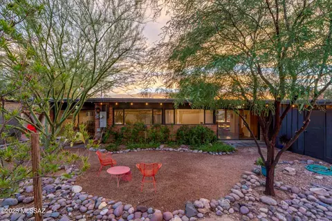 2675 N Indian Ridge Dr, Tucson, AZ 85715