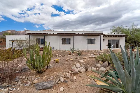 6530 N Longfellow Dr, Tucson, AZ 85718