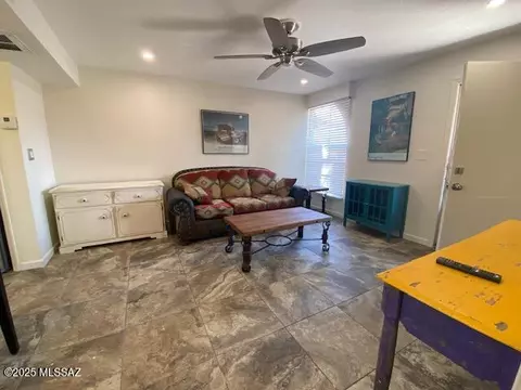 480 S Paseo Lobo #B, Green Valley, AZ 85614