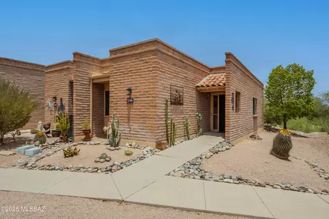 1336 W Desert Hills Dr, Green Valley, AZ 85622