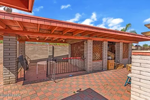 Exterior - 7611 E Persimmon Dr, Tucson, AZ 85730 photo 7 of 9
