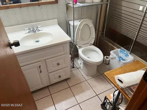 Bath - 7611 E Persimmon Dr, Tucson, AZ 85730 photo 1 of 5