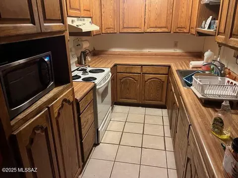 Kitchen - 7611 E Persimmon Dr, Tucson, AZ 85730 photo 1 of 1