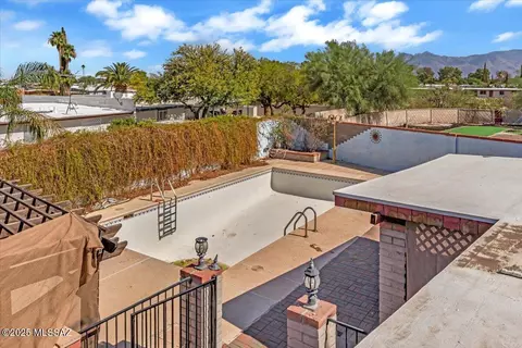 Exterior - 7611 E Persimmon Dr, Tucson, AZ 85730 photo 6 of 9