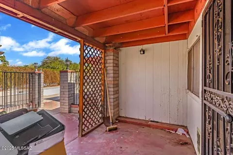 Exterior - 7611 E Persimmon Dr, Tucson, AZ 85730 photo 3 of 9