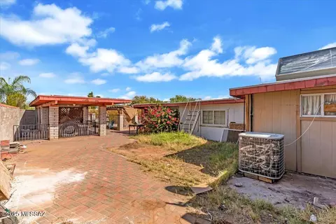 Exterior - 7611 E Persimmon Dr, Tucson, AZ 85730 photo 5 of 9