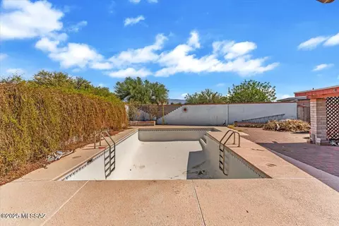 Exterior - 7611 E Persimmon Dr, Tucson, AZ 85730 photo 8 of 9