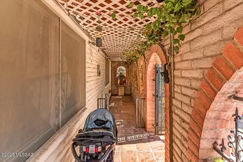 Entry Way - 7611 E Persimmon Dr, Tucson, AZ 85730 photo 2 of 4