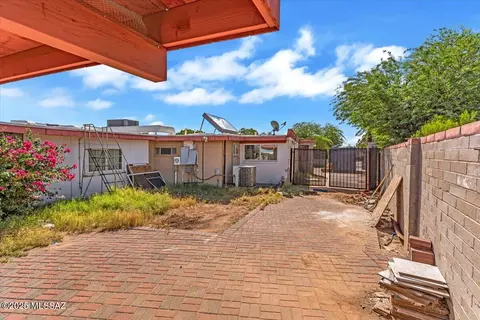 Exterior - 7611 E Persimmon Dr, Tucson, AZ 85730 photo 4 of 9