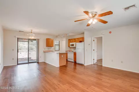3870 S Calle Viva, Green Valley, AZ 85614