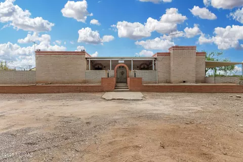5755 N Sunray Dr, Tucson, AZ 85743