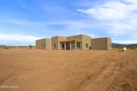 10042 La Tierra Roja Dr, Hereford, AZ 85615