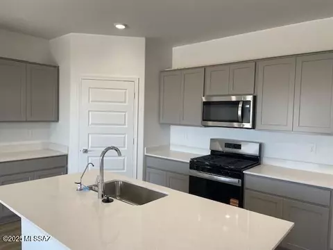 12168 E Morris Carson Dr, Vail, AZ 85641