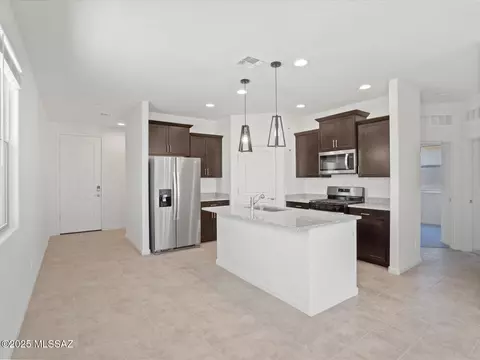 828 W Calle Las Varitas, Sahuarita, AZ 85629