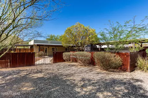 Exterior - 5829 E Mabel St, Tucson, AZ 85712 photo 6 of 16
