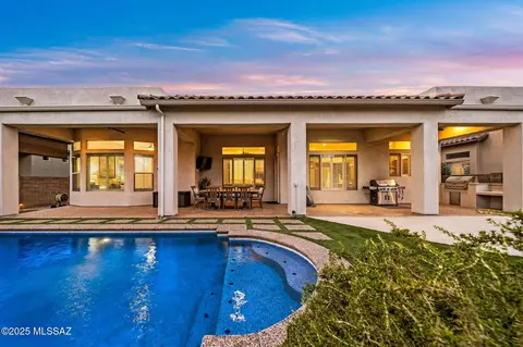 1227 W Calabria Ct, Oro Valley, AZ 85755