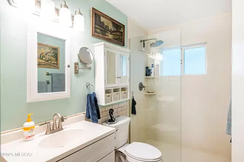 Bath - 2142 E Copper St, Tucson, AZ 85719 photo 1 of 1