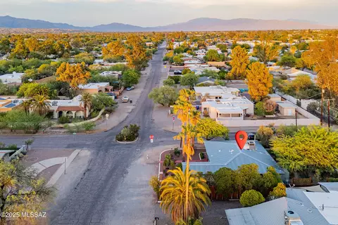 View/Area - 2142 E Copper St, Tucson, AZ 85719 photo 1 of 5