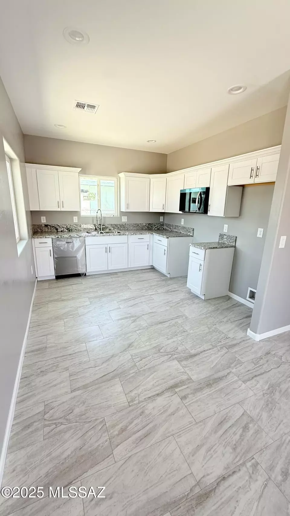 Kitchen - 328 E 24th St, Tucson, AZ 85713 photo 2 of 2