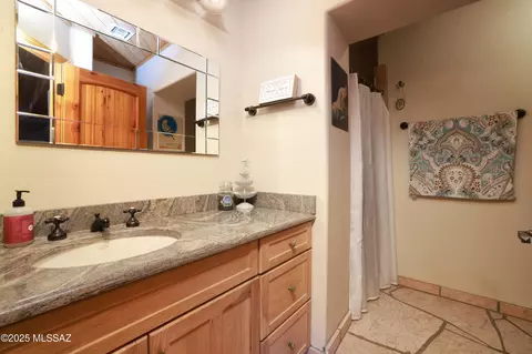 Bath - 16545 E Mckenzie Wash Rd, Vail, AZ 85641 photo 2 of 5