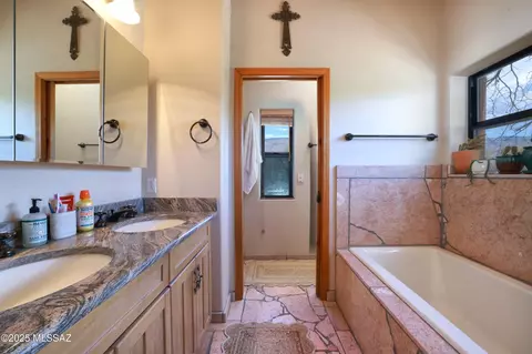 Bath - 16545 E Mckenzie Wash Rd, Vail, AZ 85641 photo 1 of 5