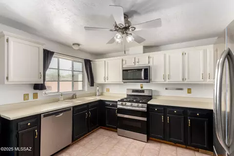 Kitchen - 4010 E 4th St, Tucson, AZ 85711 photo 1 of 1