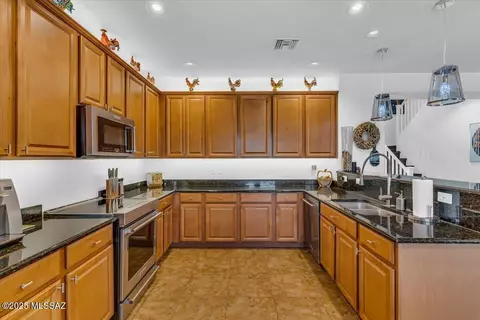 Kitchen - 44 E Adytum Pl, Vail, AZ 85641 photo 3 of 4