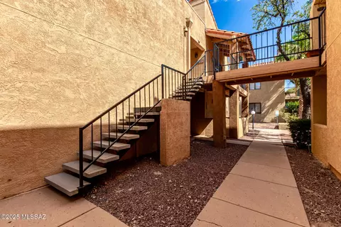 8271 N Oracle Rd #243, Tucson, AZ 85704