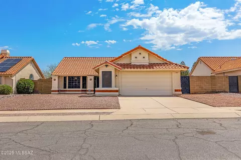 Exterior - 7901 S Glasgow St, Tucson, AZ 85747 photo 3 of 10