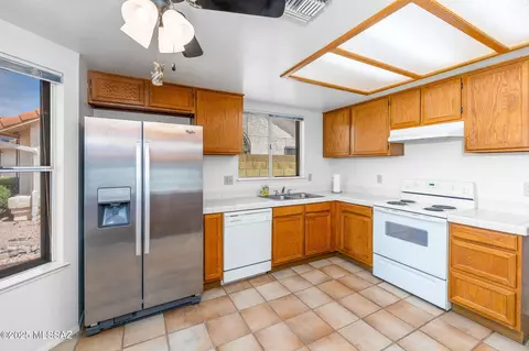 Kitchen - 7901 S Glasgow St, Tucson, AZ 85747 photo 5 of 5
