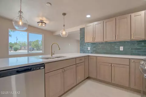 1218 W La Pasadita Pl, Tucson, AZ 85705