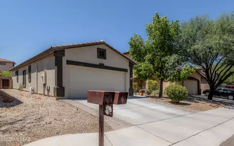 Exterior - 7614 E Fair Meadows Loop, Tucson, AZ 85756 photo 2 of 6
