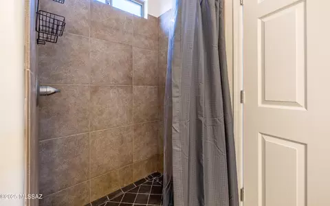 Bath - 7614 E Fair Meadows Loop, Tucson, AZ 85756 photo 1 of 4