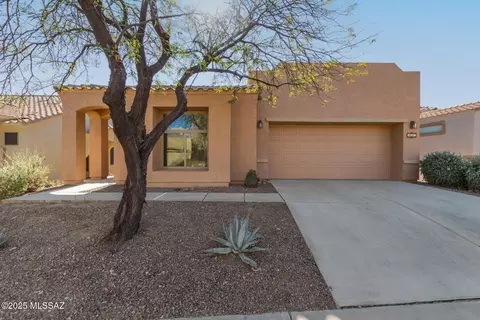 569 W Shadow Wood St, Green Valley, AZ 85614