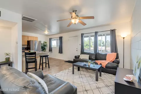 2801 N Columbus Blvd #9, Tucson, AZ 85712