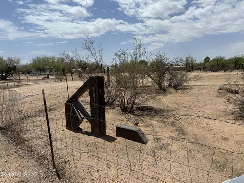 7855 N Paradise View Ln, Tucson, AZ 85743