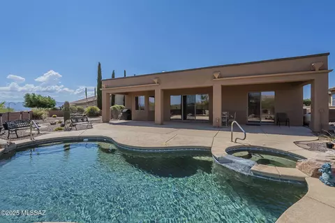 1174 W Bosch Dr, Green Valley, AZ 85614